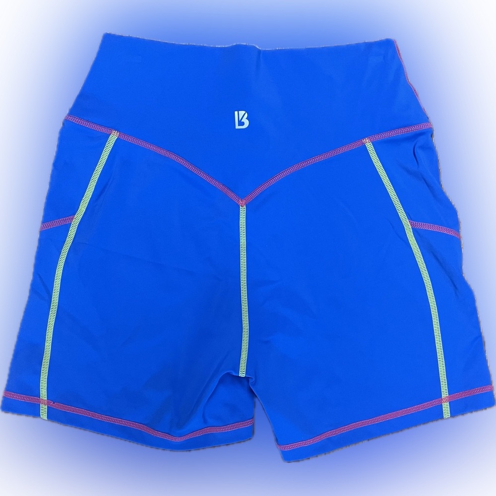 BuffBunny Wave Shorts in the color H2O Blue/Multi - Picture 3 of 8